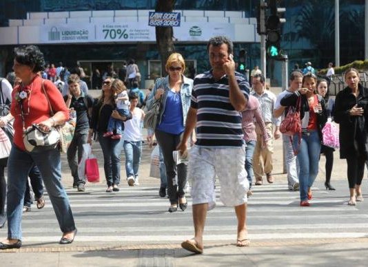 IBGE diz que Brasil já tem mais de 207 milhões de habitantes populacao