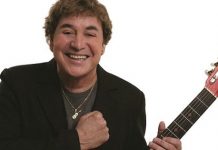 Grandíssimo, Bebeto. Canta aí. Você é demais, milhares de pessoas estão esperando por você.