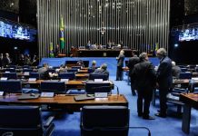 Atenção brasileiros que trabalham nos Estados Unidos, foi assinado e aprovado o acordo que permite você juntar o tempo de trabalho no Brasil e USA e aposentar.