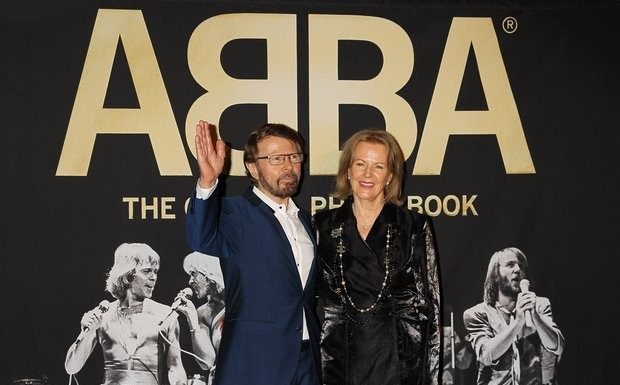 ALDEIA GLOBAL, AS CRIANÇAS DE LEBENSBORN, O DIA ‘H’ DA SUÉCIA E O GRUPO ABBA!