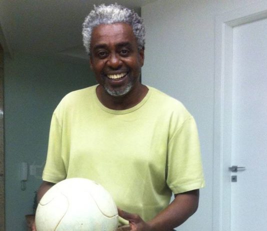 Romeu Evaristo eclético em várias vertentes da arte: televisão, cinema e teatro. Agora é a vez do futebol.