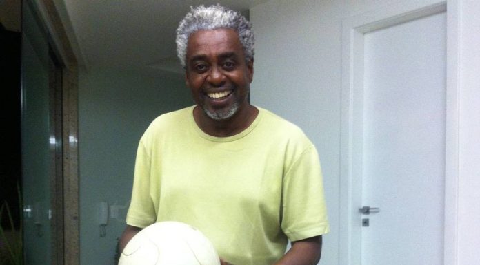 Romeu Evaristo eclético em várias vertentes da arte: televisão, cinema e teatro. Agora é a vez do futebol.