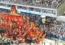 Loucura de um povo ou orgulho de uma nação.