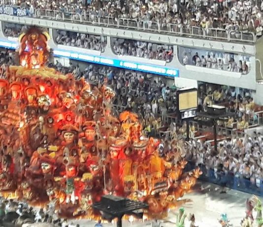 Loucura de um povo ou orgulho de uma nação.