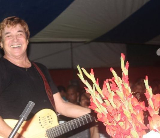 Espetacular Bebeto, amigo Bebeto, cadê você? Estamos com saudades da suas mágicas e incomparáveis apresentações.