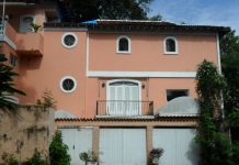 Business – Casa triplex no Humaitá á venda, está a cinco minutos a pé, da Lagoa Rodrigo de Freitas na zona sul do Rio De Janeiro