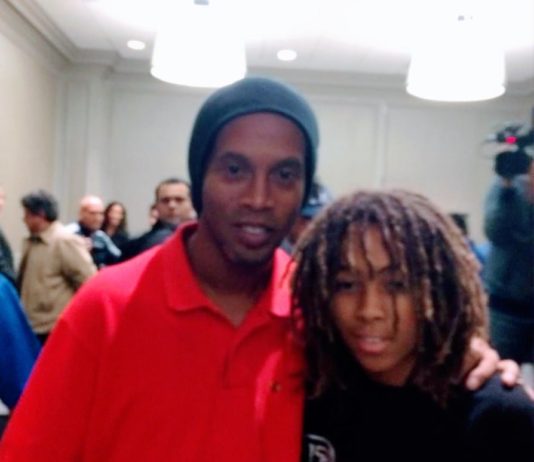 Ronaldinho Gaúcho, Gênio, Mágico, Mestre espetacular da bola, falou conosco em Houston, Texas – Emoção de uma criança
