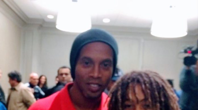 Ronaldinho Gaúcho, Gênio, Mágico, Mestre espetacular da bola, falou conosco em Houston, Texas – Emoção de uma criança