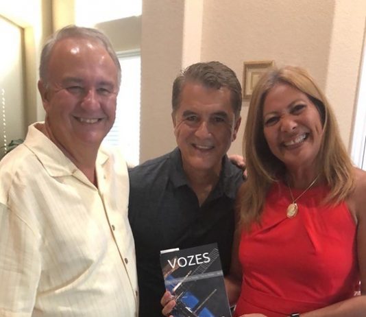 Ariel Seleme, Vice-cônsul do Brasil em Honduras e escritor, é recepcionado pelos seus grandes amigos de Houston, Texas.