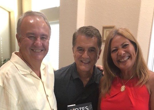 Ariel Seleme, Vice-cônsul do Brasil em Honduras e escritor, é recepcionado pelos seus grandes amigos de Houston, Texas.