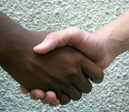 Crônica – Invocando Angela Davis: “Numa sociedade racista, não basta não ser racista. É necessário ser antirracista.”