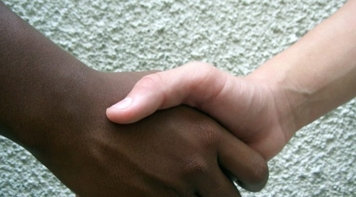 Crônica – Invocando Angela Davis: “Numa sociedade racista, não basta não ser racista. É necessário ser antirracista.”