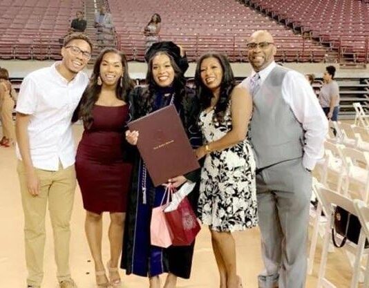 VIP – Três extraordinários exemplos da vitória espetacular de uma família brasileira americana, no ambiente educacional dos Estados Unidos da América.