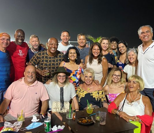 Encontro em Copacabana, que aconteceu no dia 22 de Janeiro, entre os brasileiros que moravam em Houston, Texas, e os que continuam morando na cidade. Celebraram 30 anos de amizade.