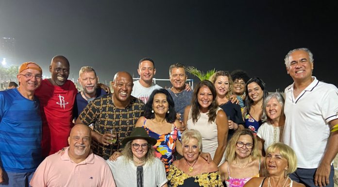 Encontro em Copacabana, que aconteceu no dia 22 de Janeiro, entre os brasileiros que moravam em Houston, Texas, e os que continuam morando na cidade. Celebraram 30 anos de amizade.