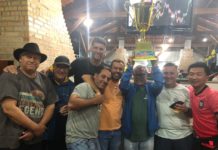 À EQUIPE “TÊNIS FUTEBOL CLUBE” DO ITAMIRIM CLUBE DE CAMPO DE ITAJAÍ, SC, QUE ONTEM SAGROU-SE CAMPEÃ DA CATEGORIA VETERANOS DO TORNEIO DE VERÃO DE FUTEBOL SUIÇO , “UM MILHÃO DE PARABÉNS!!