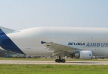 ‘Avião baleia’ pousa pela primeira vez no Aeroporto Internacional de Viracopos, em Campinas, São Paulo.