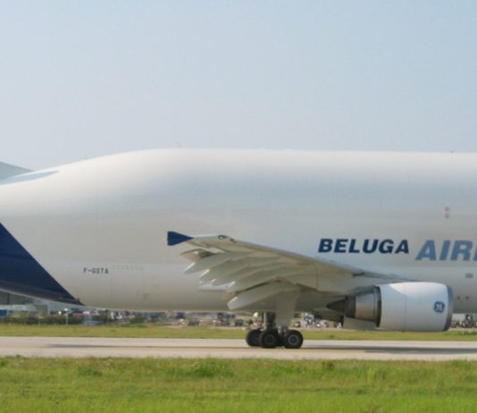 ‘Avião baleia’ pousa pela primeira vez no Aeroporto Internacional de Viracopos, em Campinas, São Paulo.