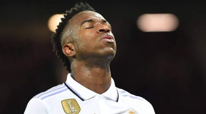 VIP – Vinicius Júnior, nós estamos com você e contra os racistas.