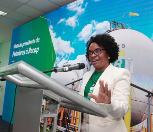 VIP – Presidente da Petrobras prestigia posse da nova gerente geral da Refinaria de Capuava.