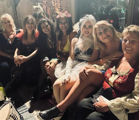 Em Houston, Texas – A tradicional Festa de Halloween na casa de Lene & Richard Riopel.