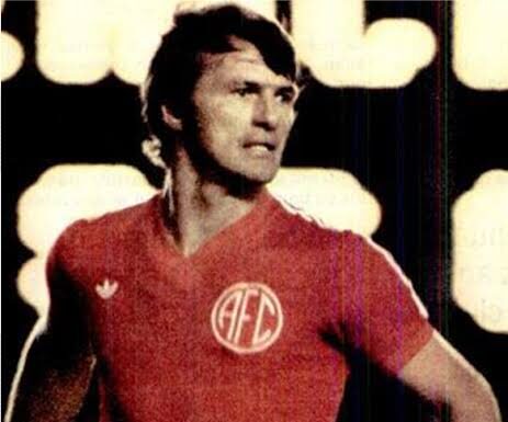 Crônica – Alex Kamianecky “Kid” Craque, Genial e Espetacular Zagueiraço do América do Rio de todos os tempos