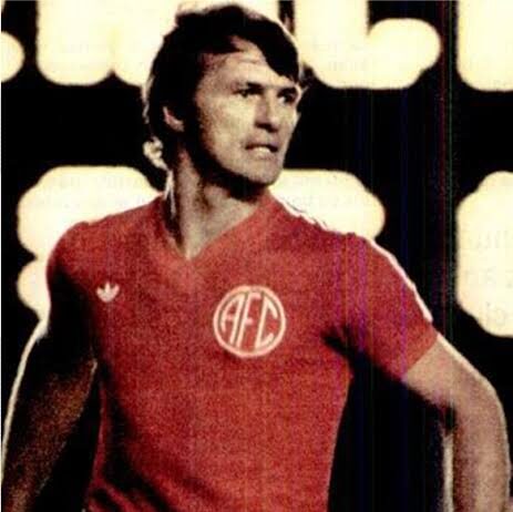 Crônica – Alex Kamianecky “Kid” Craque, Genial e Espetacular Zagueiraço do América do Rio de todos os tempos