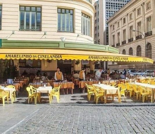Bar Amarelinho, patrimônio cultural do Rio de Janeiro, bem no centro, no coração da cidade maravilhosa.