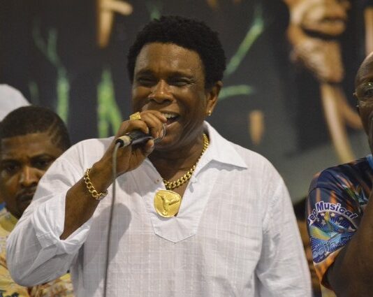 Neguinho, intérprete genial do samba, mito do carnaval e dos desfiles das Escolas de Samba do Rio de Janeiro.