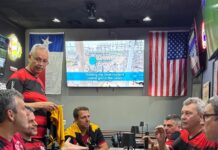 Raul Plassmann, um dos maiores goleiros da história do Flamengo, emociona torcedores em encontro especial com rubro-negros em Houston, Texas.