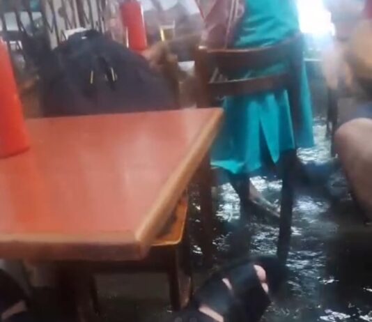 Crônica – O Rio de Janeiro não é para amadores. Pés de um poeta na cadeira e um chopp na mão.